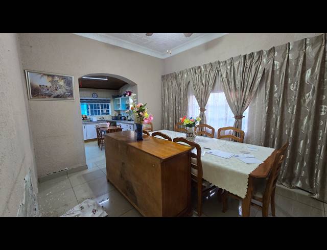 3 BEDROOM FREEHOLD FOR SALE IN REGENTS PARK